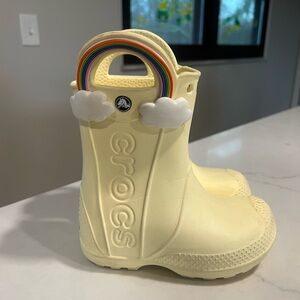 CROCS Kids' Pale Yellow Rain Boots with Rainbow Charm